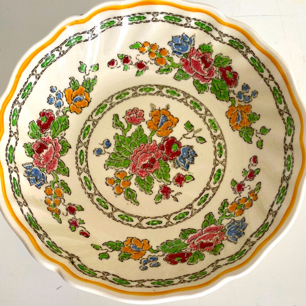 Vtg Set of 2 Royal Doulton Fine Bone China “The Cavendish” Small Dessert Dishes